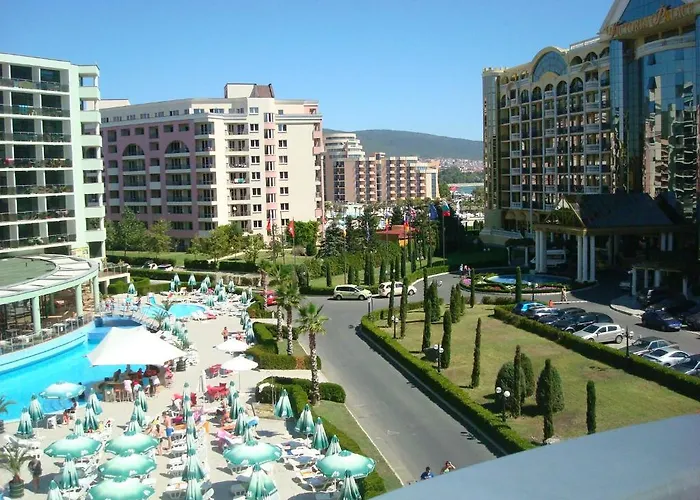 Aparthotel In Victoria 2*